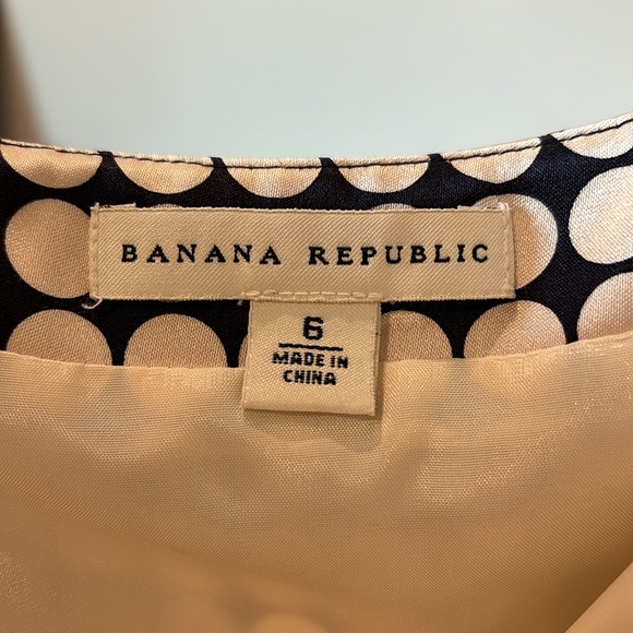 Banana Republic Silk skirt - Picture 2 of 2